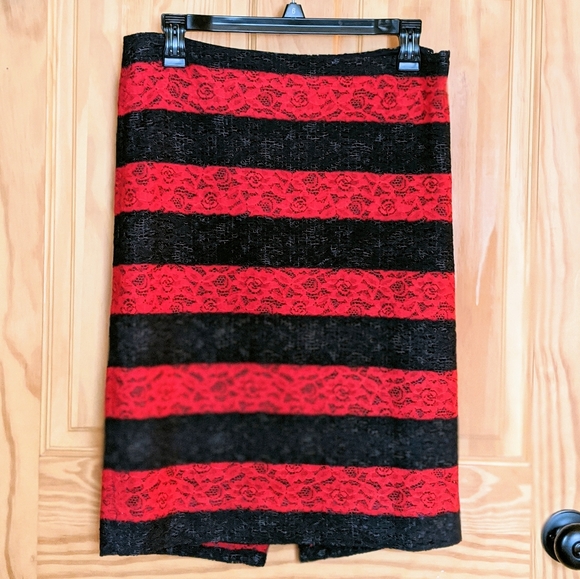 The Limited Dresses & Skirts - The Limited lace overlay skirt. Size 6/8, labeled 10